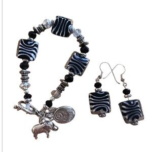 EUC 2 Piece Elephant Black and Silver Jewelry Set